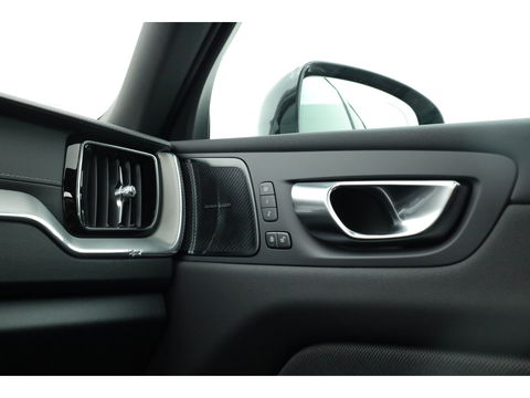 Volvo XC60 T8 Plug-in hybrid Ultra Black Edition | Luchtvering | Pano | HUD | Memory seats | Elek. Trekhaak | 22'' | 360cam | H&K Audio | 4x Stoelverw. |