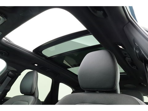 Volvo XC60 T8 Plug-in hybrid Ultra Black Edition | Luchtvering | Pano | HUD | Memory seats | Elek. Trekhaak | 22'' | 360cam | H&K Audio | 4x Stoelverw. |