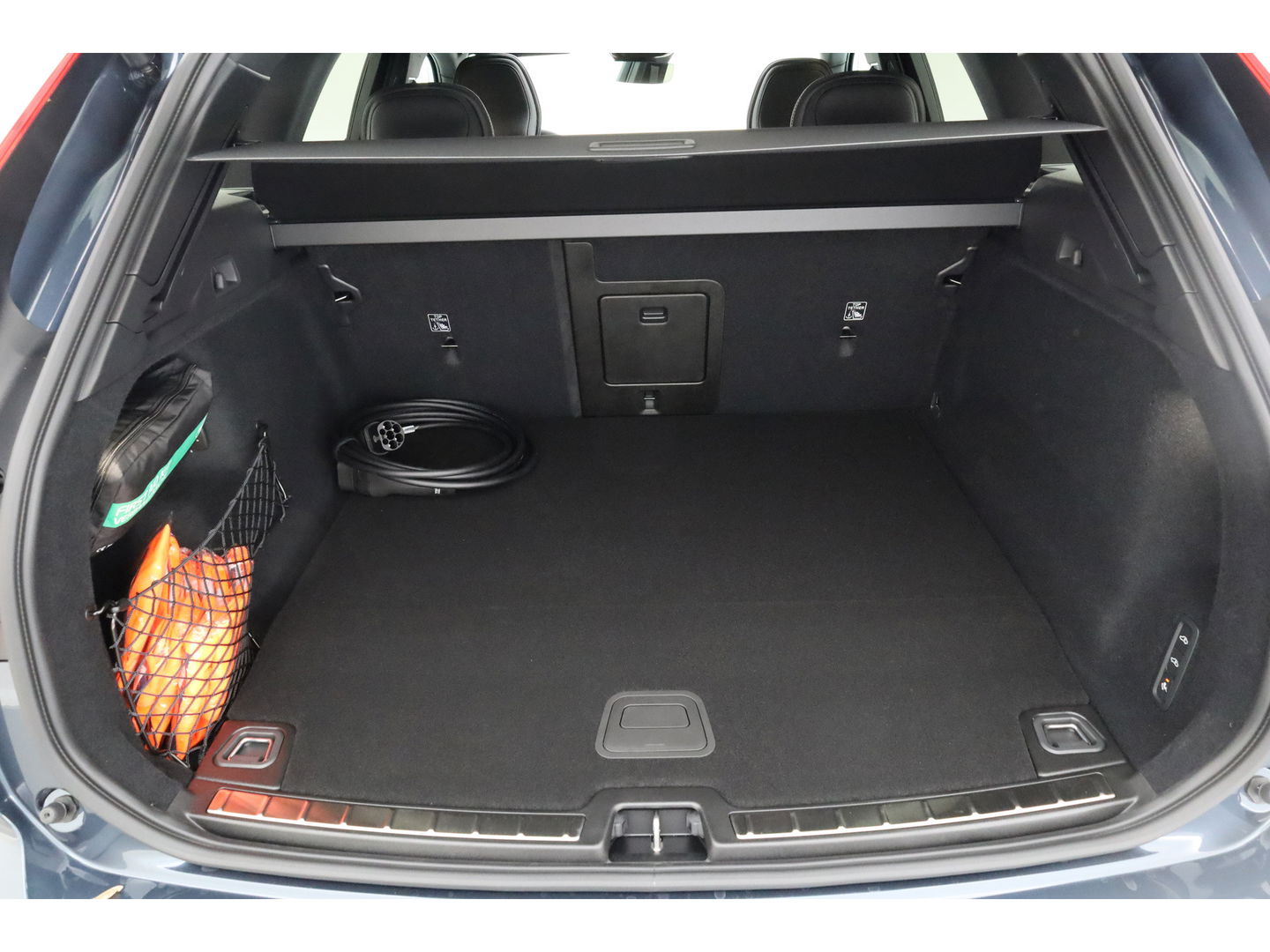 Volvo XC60 T8 Plug-in hybrid Ultra Black Edition | Luchtvering | Pano | HUD | Memory seats | Elek. Trekhaak | 22'' | 360cam | H&K Audio | 4x Stoelverw. |