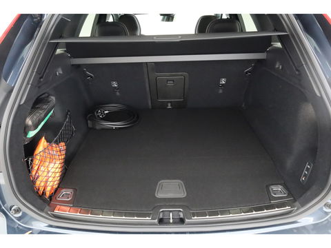 Volvo XC60 T8 Plug-in hybrid Ultra Black Edition | Luchtvering | Pano | HUD | Memory seats | Elek. Trekhaak | 22'' | 360cam | H&K Audio | 4x Stoelverw. |