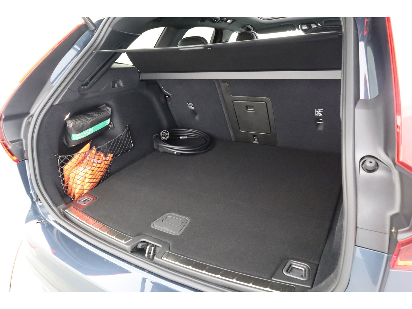 Volvo XC60 T8 Plug-in hybrid Ultra Black Edition | Luchtvering | Pano | HUD | Memory seats | Elek. Trekhaak | 22'' | 360cam | H&K Audio | 4x Stoelverw. |