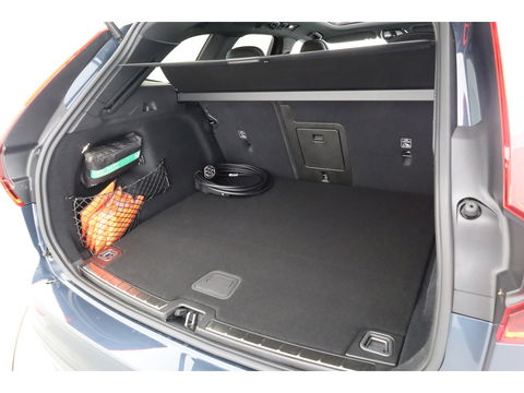 Volvo XC60 T8 Plug-in hybrid Ultra Black Edition | Luchtvering | Pano | HUD | Memory seats | Elek. Trekhaak | 22'' | 360cam | H&K Audio | 4x Stoelverw. |