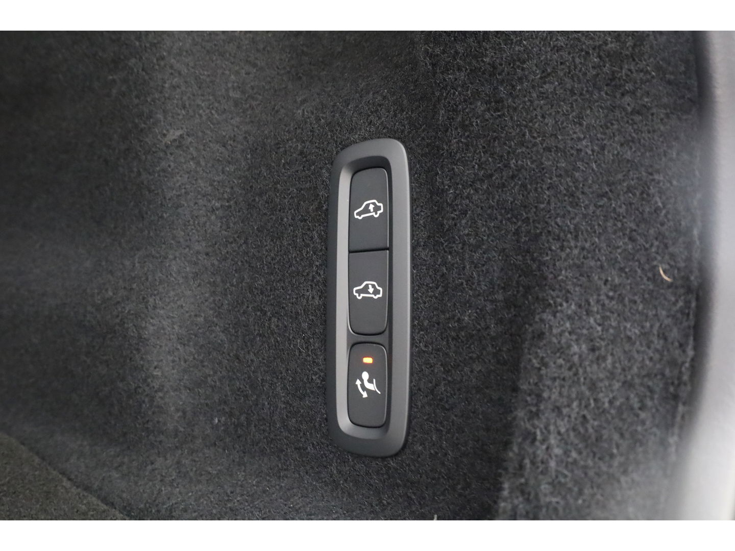 Volvo XC60 T8 Plug-in hybrid Ultra Black Edition | Luchtvering | Pano | HUD | Memory seats | Elek. Trekhaak | 22'' | 360cam | H&K Audio | 4x Stoelverw. |