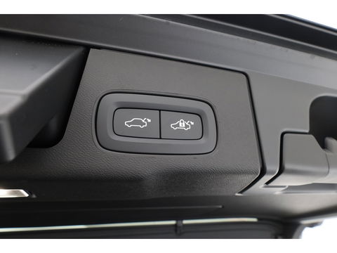 Volvo XC60 T8 Plug-in hybrid Ultra Black Edition | Luchtvering | Pano | HUD | Memory seats | Elek. Trekhaak | 22'' | 360cam | H&K Audio | 4x Stoelverw. |