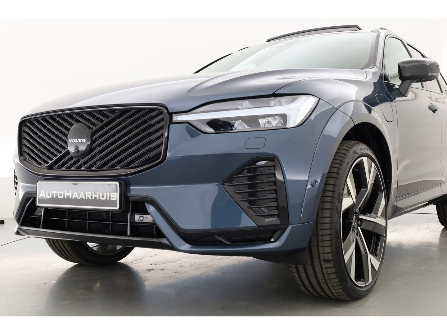Volvo XC60 T8 Plug-in hybrid Ultra Black Edition | Luchtvering | Pano | HUD | Memory seats | Elek. Trekhaak | 22'' | 360cam | H&K Audio | 4x Stoelverw. |