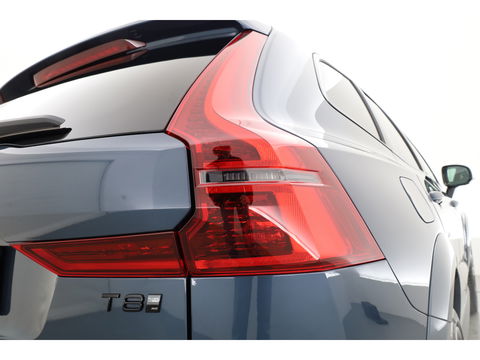 Volvo XC60 T8 Plug-in hybrid Ultra Black Edition | Luchtvering | Pano | HUD | Memory seats | Elek. Trekhaak | 22'' | 360cam | H&K Audio | 4x Stoelverw. |