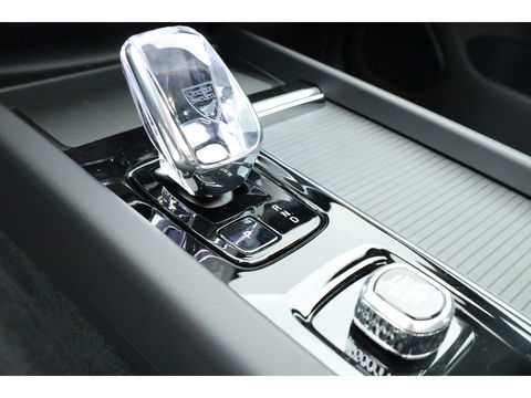 Volvo XC60 T8 Plug-in hybrid Ultra Black Edition | Luchtvering | Pano | HUD | Memory seats | Elek. Trekhaak | 22'' | 360cam | H&K Audio | 4x Stoelverw. |