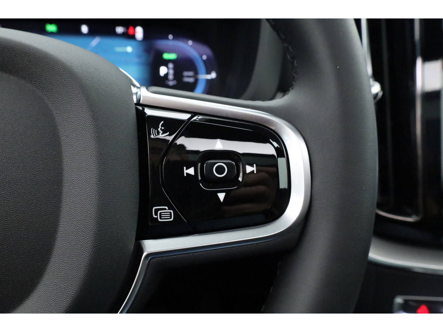 Volvo XC60 T8 Plug-in hybrid Plus Black Edition | Pano | Pilot Assist | 360cam | Stoel-Stuurverw. | Keyless | Harman Kardon | 21''