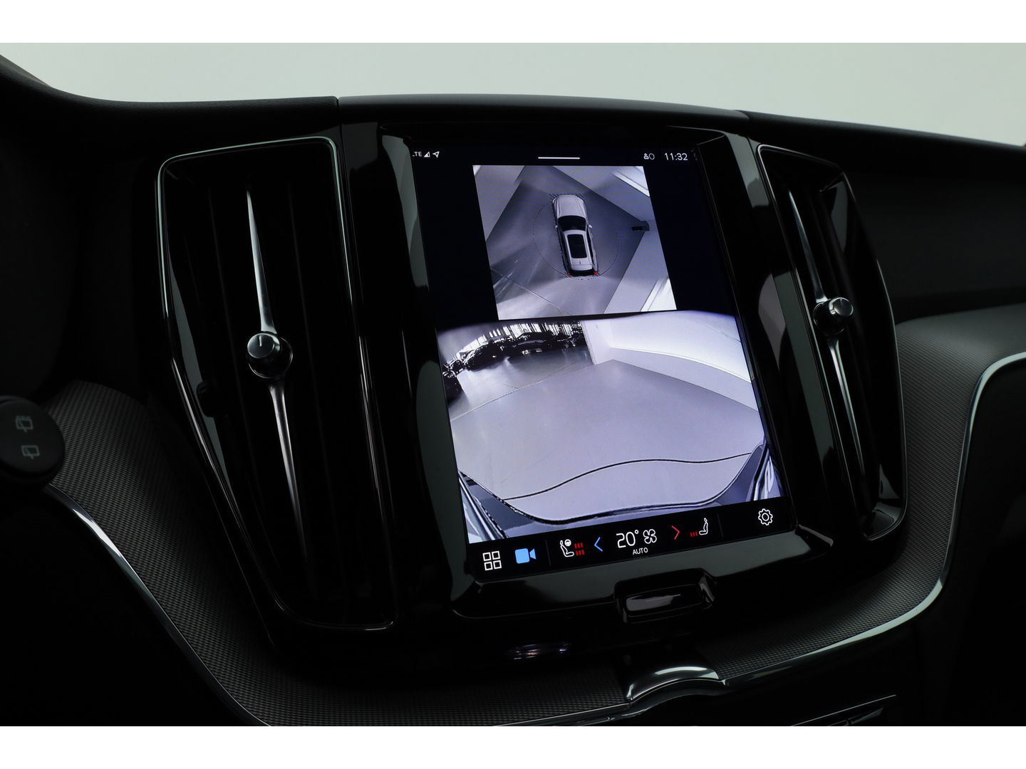 Volvo XC60 T8 Plug-in hybrid Plus Black Edition | Pano | Pilot Assist | 360cam | Stoel-Stuurverw. | Keyless | Harman Kardon | 21''