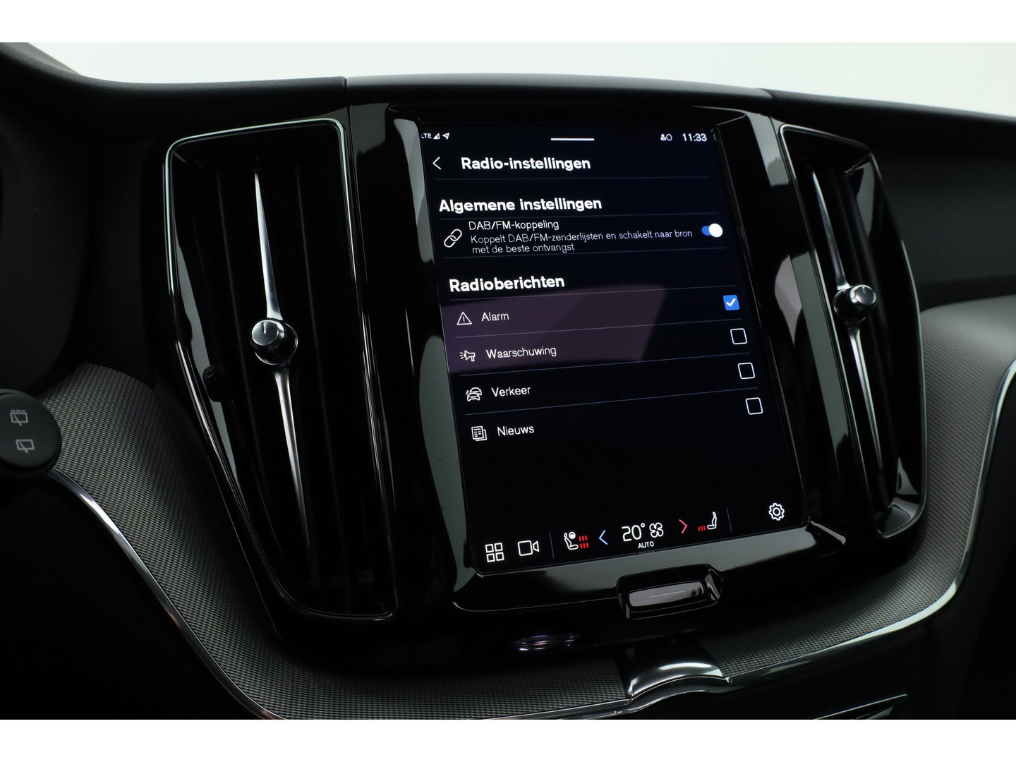 Volvo XC60 T8 Plug-in hybrid Plus Black Edition | Pano | Pilot Assist | 360cam | Stoel-Stuurverw. | Keyless | Harman Kardon | 21''