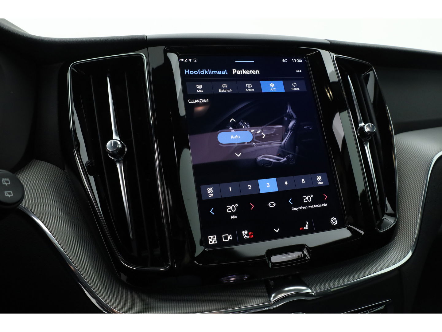 Volvo XC60 T8 Plug-in hybrid Plus Black Edition | Pano | Pilot Assist | 360cam | Stoel-Stuurverw. | Keyless | Harman Kardon | 21''