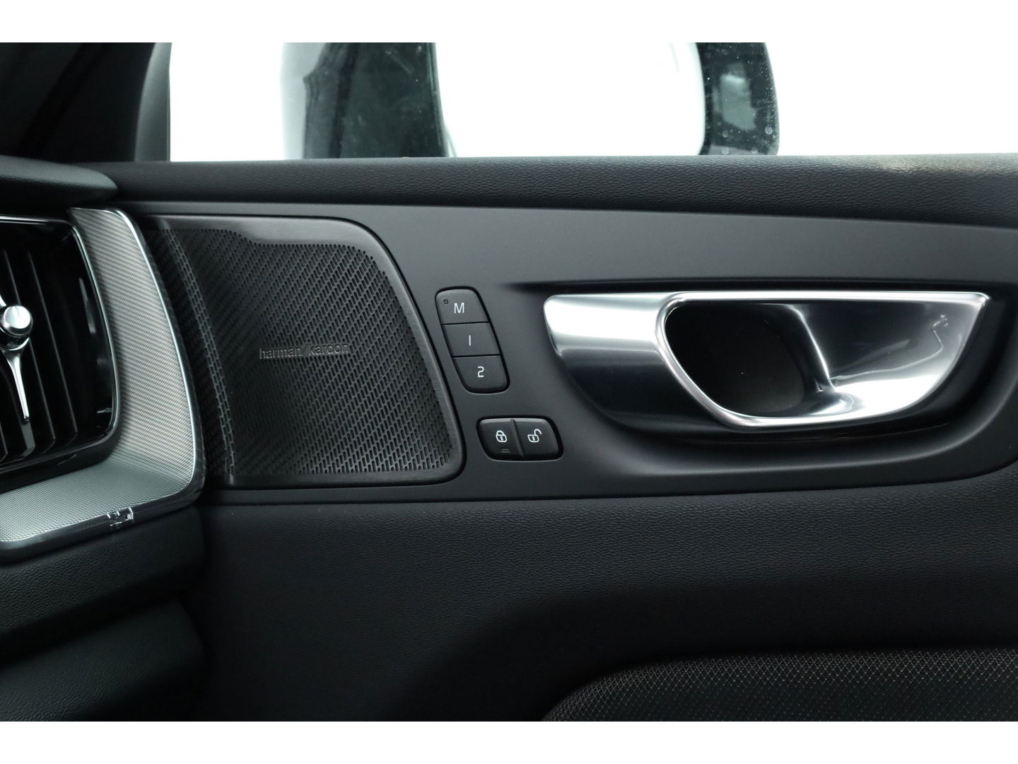 Volvo XC60 T8 Plug-in hybrid Plus Black Edition | Pano | Pilot Assist | 360cam | Stoel-Stuurverw. | Keyless | Harman Kardon | 21''