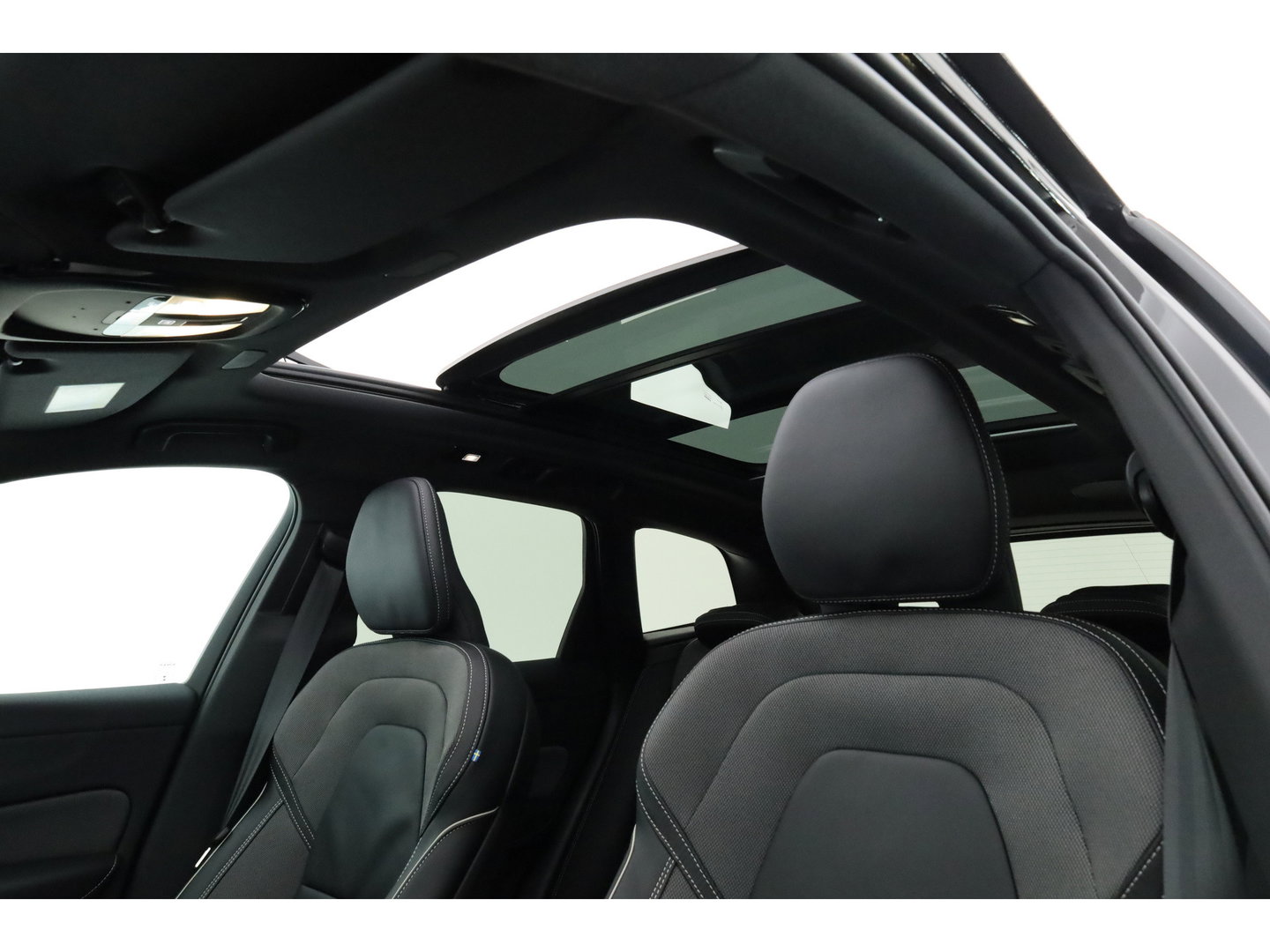 Volvo XC60 T8 Plug-in hybrid Plus Black Edition | Pano | Pilot Assist | 360cam | Stoel-Stuurverw. | Keyless | Harman Kardon | 21''