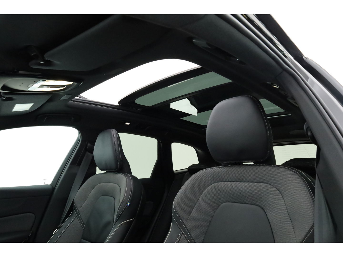 Volvo XC60 T8 Plug-in hybrid Plus Black Edition | Pano | Pilot Assist | 360cam | Stoel-Stuurverw. | Keyless | Harman Kardon | 21''