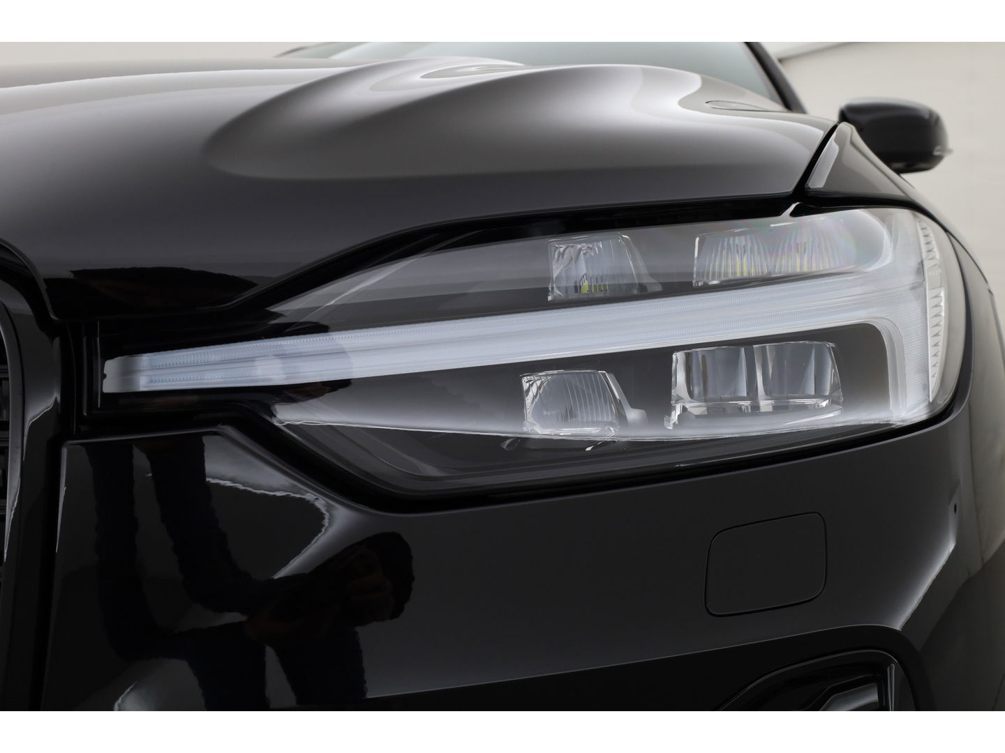Volvo XC60 T8 Plug-in hybrid Plus Black Edition | Pano | Pilot Assist | 360cam | Stoel-Stuurverw. | Keyless | Harman Kardon | 21''