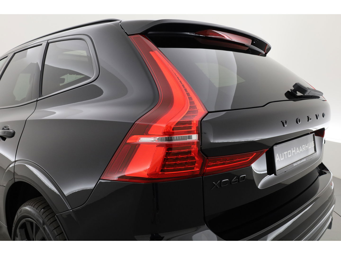 Volvo XC60 T8 Plug-in hybrid Plus Black Edition | Pano | Pilot Assist | 360cam | Stoel-Stuurverw. | Keyless | Harman Kardon | 21''