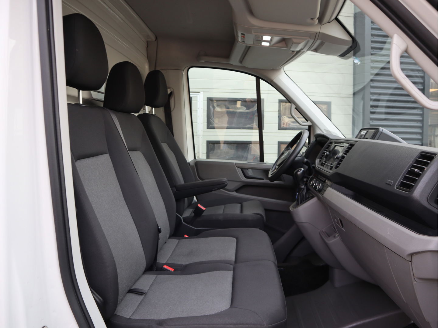 Volkswagen Crafter 50 2.0 TDI 177pk DSG-Automaat - Bakwagen Laadklep Meubelbak