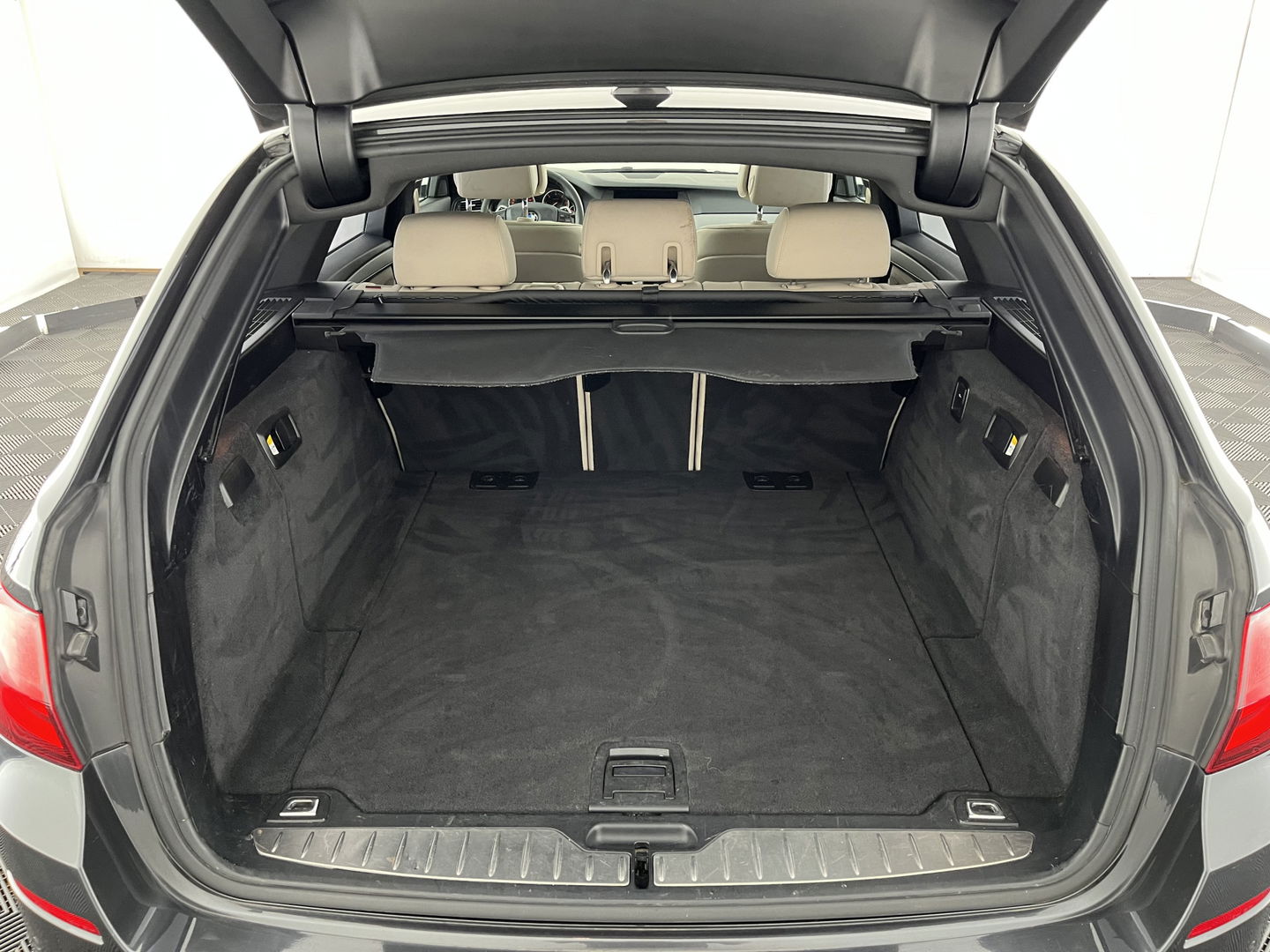 BMW 5 Serie Touring 520d M-Sportpack High Executive Aut. *PANO | LEATHER | XENON | HEATED-SPORTSEATS | HIFI-SOUND | NAVI-FULLMAP | PRIVACYGLASS | SHIFTPADDLES | HEAD-UP | 18''ALU*