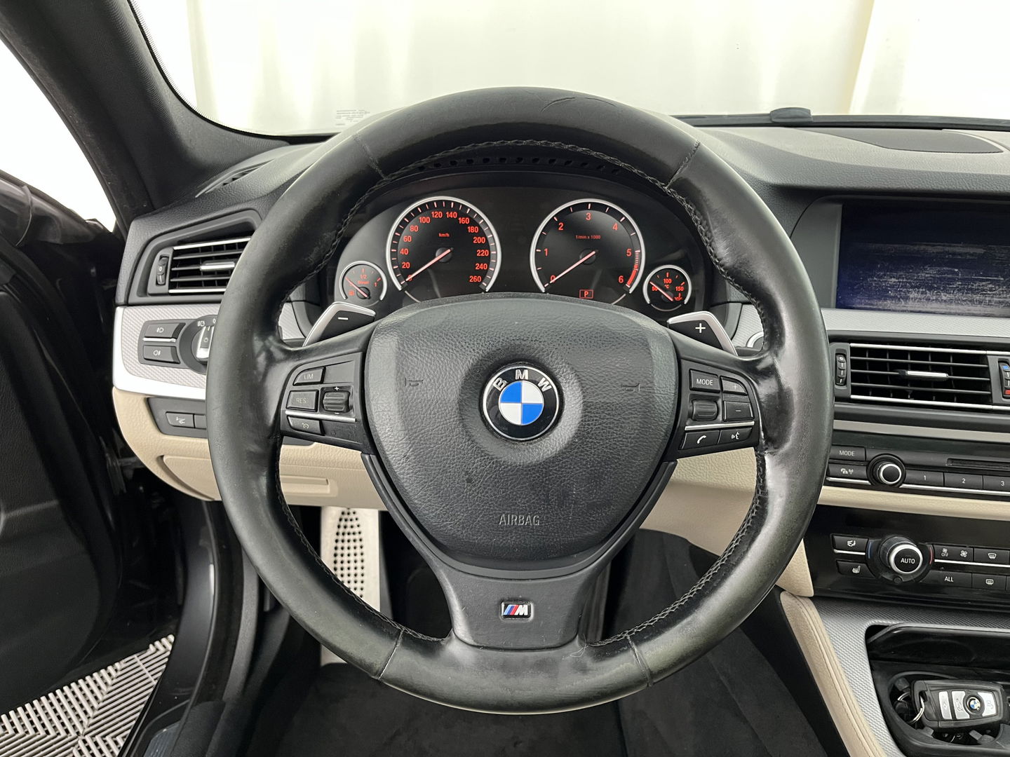 BMW 5 Serie Touring 520d M-Sportpack High Executive Aut. *PANO | LEATHER | XENON | HEATED-SPORTSEATS | HIFI-SOUND | NAVI-FULLMAP | PRIVACYGLASS | SHIFTPADDLES | HEAD-UP | 18''ALU*