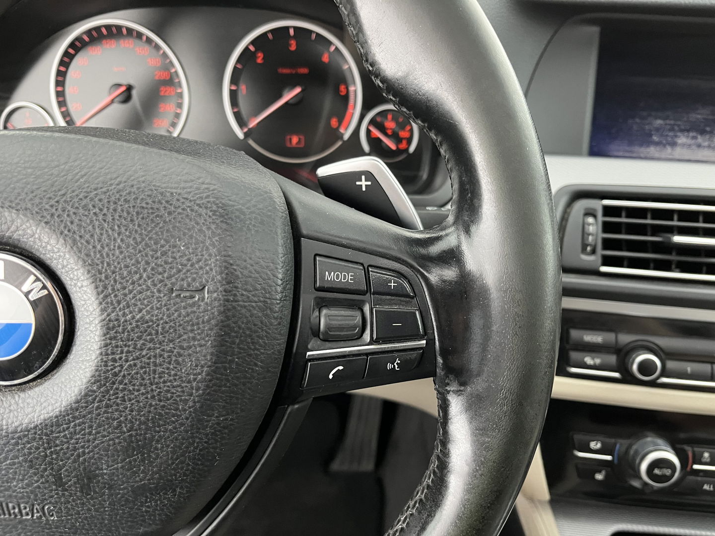 BMW 5 Serie Touring 520d M-Sportpack High Executive Aut. *PANO | LEATHER | XENON | HEATED-SPORTSEATS | HIFI-SOUND | NAVI-FULLMAP | PRIVACYGLASS | SHIFTPADDLES | HEAD-UP | 18''ALU*