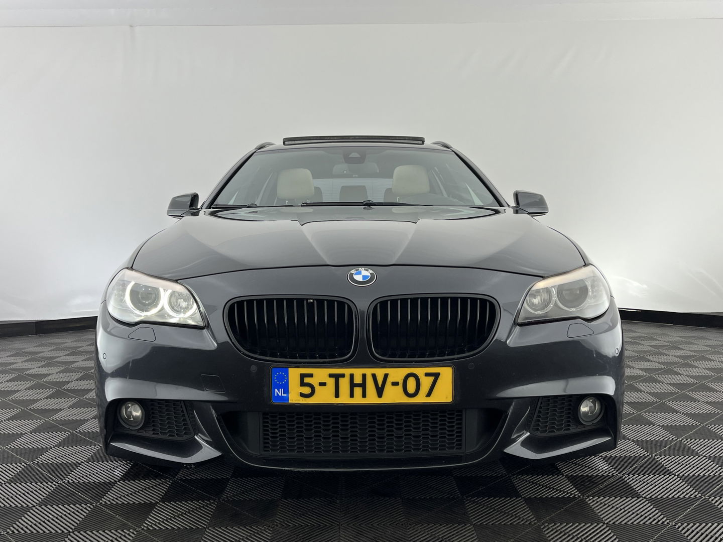 BMW 5 Serie Touring 520d M-Sportpack High Executive Aut. *PANO | LEATHER | XENON | HEATED-SPORTSEATS | HIFI-SOUND | NAVI-FULLMAP | PRIVACYGLASS | SHIFTPADDLES | HEAD-UP | 18''ALU*