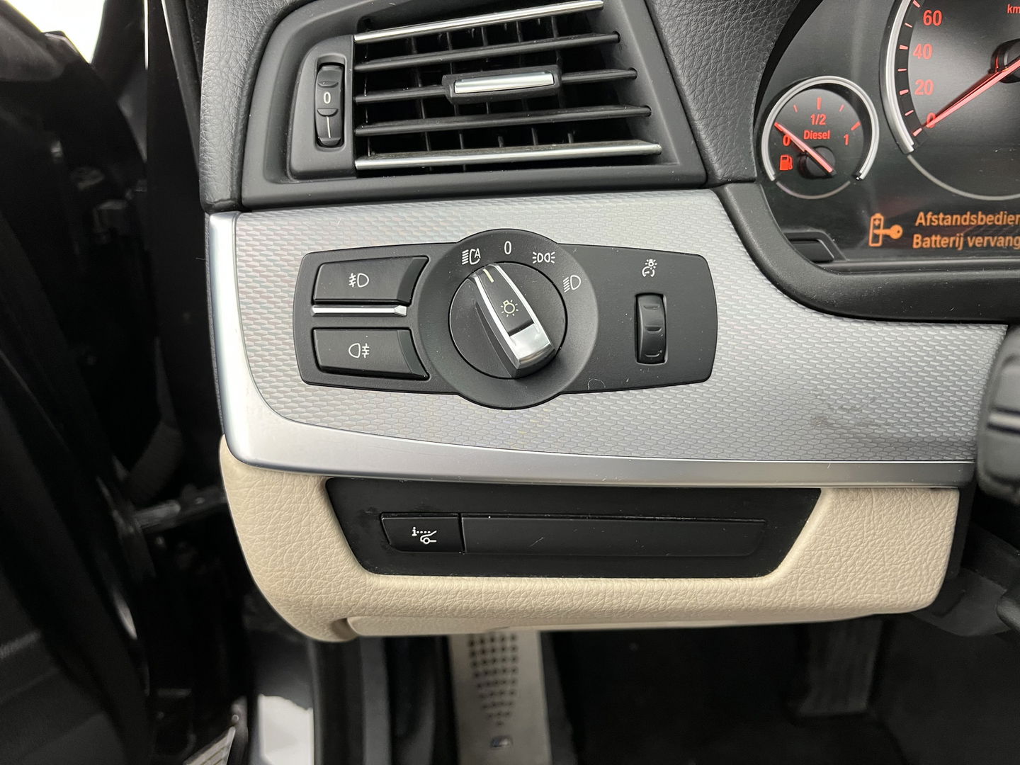 BMW 5 Serie Touring 520d M-Sportpack High Executive Aut. *PANO | LEATHER | XENON | HEATED-SPORTSEATS | HIFI-SOUND | NAVI-FULLMAP | PRIVACYGLASS | SHIFTPADDLES | HEAD-UP | 18''ALU*