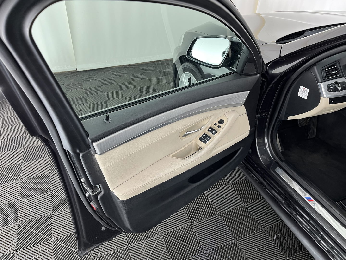 BMW 5 Serie Touring 520d M-Sportpack High Executive Aut. *PANO | LEATHER | XENON | HEATED-SPORTSEATS | HIFI-SOUND | NAVI-FULLMAP | PRIVACYGLASS | SHIFTPADDLES | HEAD-UP | 18''ALU*