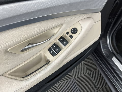 BMW 5 Serie Touring 520d M-Sportpack High Executive Aut. *PANO | LEATHER | XENON | HEATED-SPORTSEATS | HIFI-SOUND | NAVI-FULLMAP | PRIVACYGLASS | SHIFTPADDLES | HEAD-UP | 18''ALU*