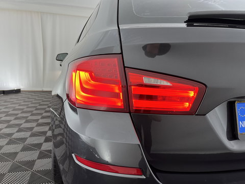 BMW 5 Serie Touring 520d M-Sportpack High Executive Aut. *PANO | LEATHER | XENON | HEATED-SPORTSEATS | HIFI-SOUND | NAVI-FULLMAP | PRIVACYGLASS | SHIFTPADDLES | HEAD-UP | 18''ALU*