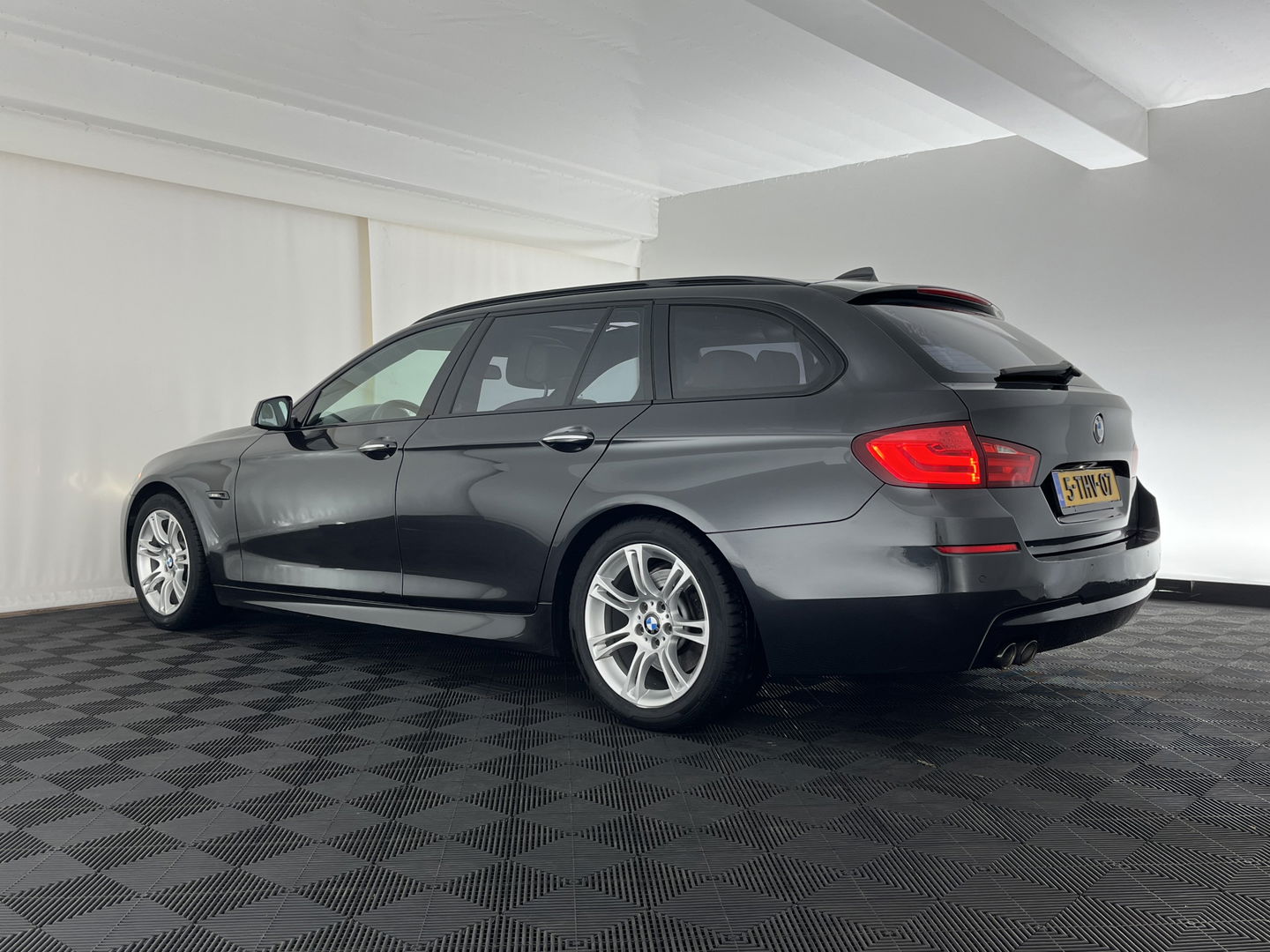 BMW 5 Serie Touring 520d M-Sportpack High Executive Aut. *PANO | LEATHER | XENON | HEATED-SPORTSEATS | HIFI-SOUND | NAVI-FULLMAP | PRIVACYGLASS | SHIFTPADDLES | HEAD-UP | 18''ALU*