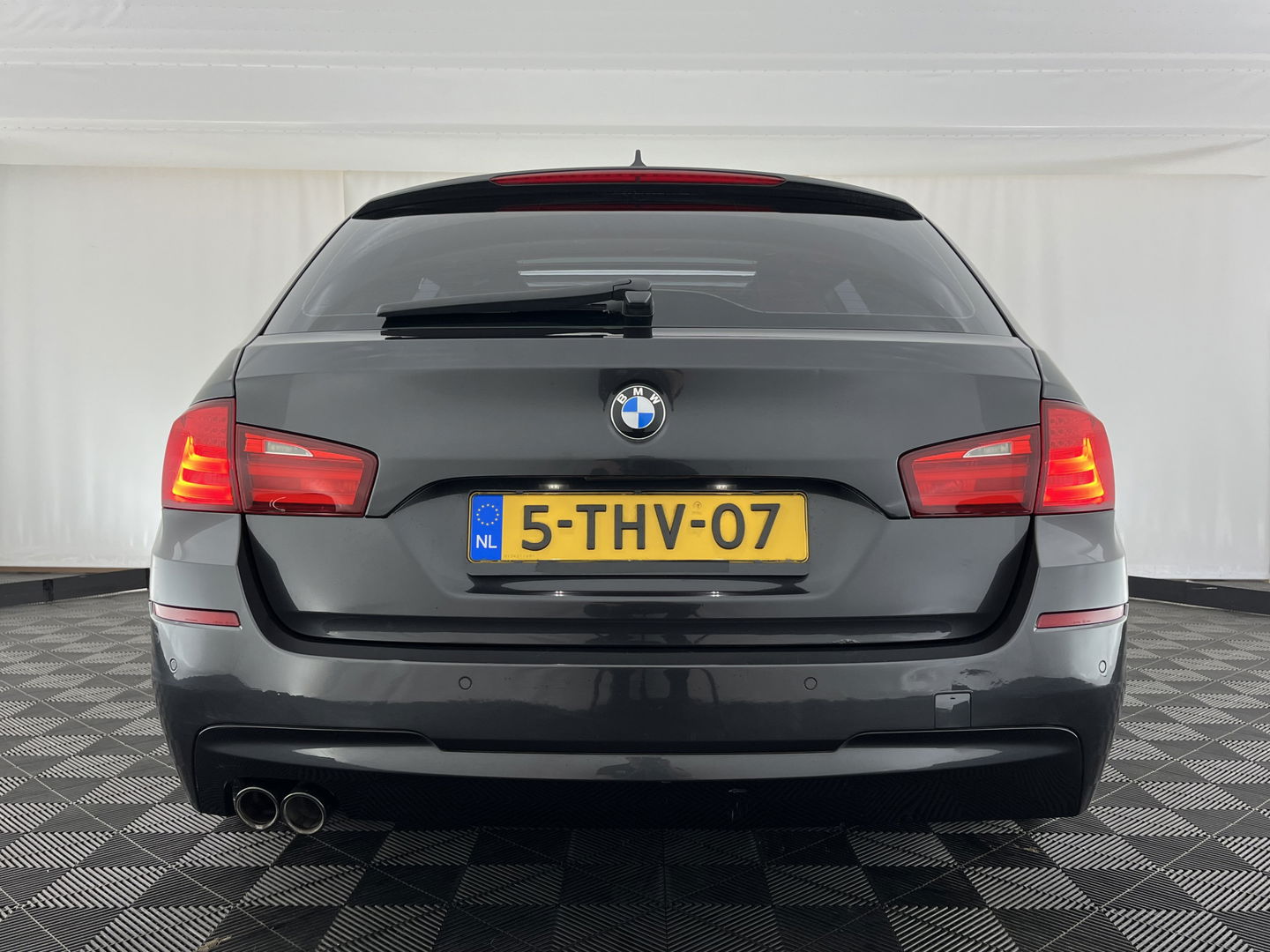 BMW 5 Serie Touring 520d M-Sportpack High Executive Aut. *PANO | LEATHER | XENON | HEATED-SPORTSEATS | HIFI-SOUND | NAVI-FULLMAP | PRIVACYGLASS | SHIFTPADDLES | HEAD-UP | 18''ALU*