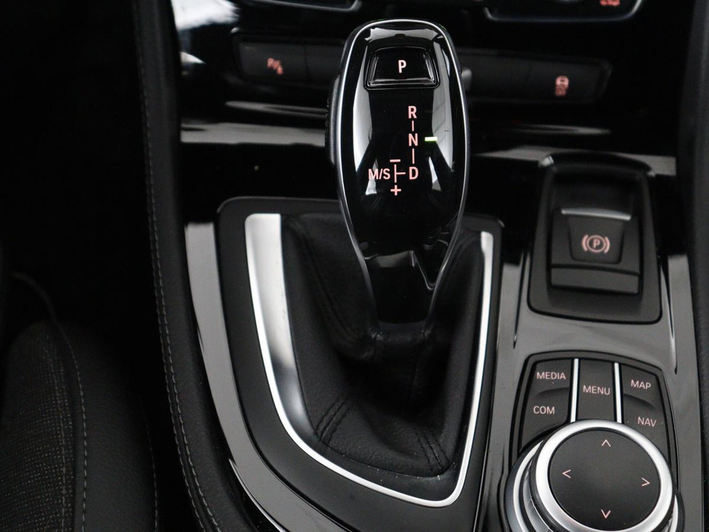 BMW 2 Serie Gran Tourer 218i 7 Persoons Executive | Sport Line | 1e eigenaar | Stoelverwarming | Head-Up | Trekhaak | Sportstoelen | Half leder | Navigatie | Climate control | Parkeerhulp | Cruise control