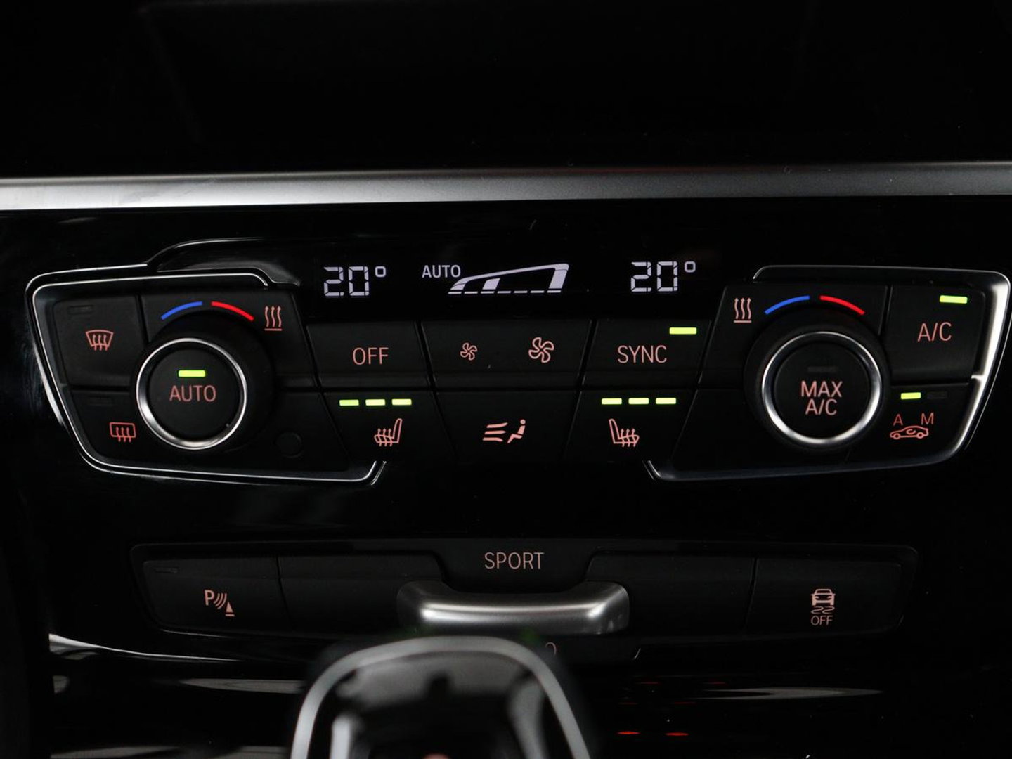 BMW 2 Serie Gran Tourer 218i 7 Persoons Executive | Sport Line | 1e eigenaar | Stoelverwarming | Head-Up | Trekhaak | Sportstoelen | Half leder | Navigatie | Climate control | Parkeerhulp | Cruise control