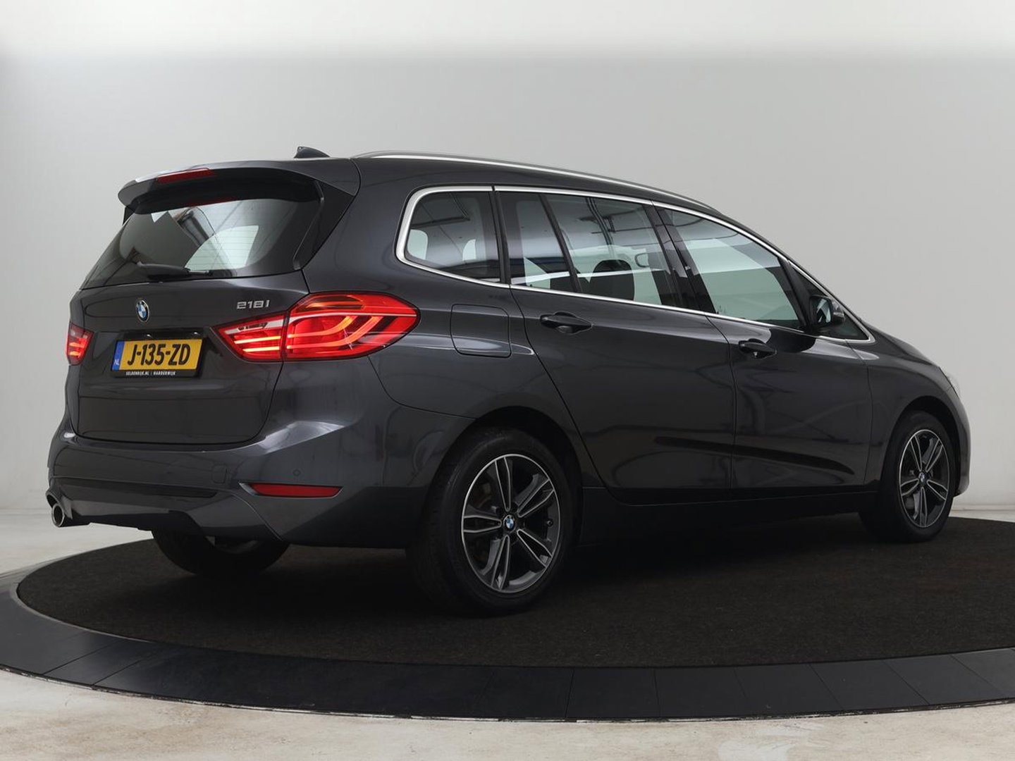 BMW 2 Serie Gran Tourer 218i 7 Persoons Executive | Sport Line | 1e eigenaar | Stoelverwarming | Head-Up | Trekhaak | Sportstoelen | Half leder | Navigatie | Climate control | Parkeerhulp | Cruise control