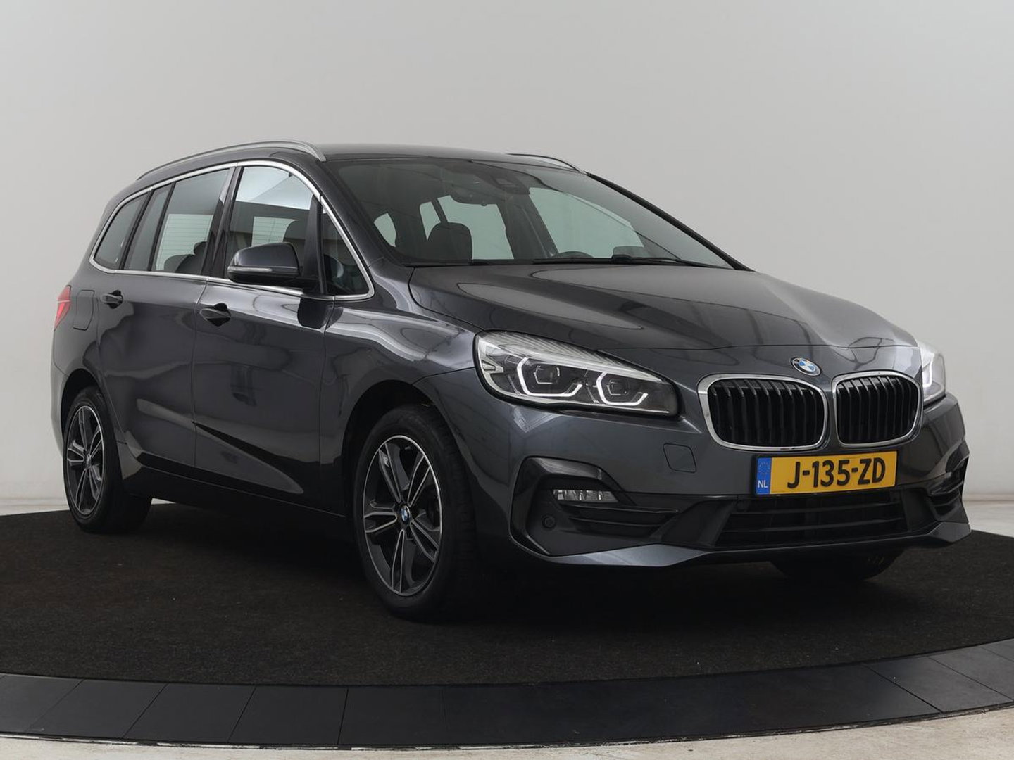 BMW 2 Serie Gran Tourer 218i 7 Persoons Executive | Sport Line | 1e eigenaar | Stoelverwarming | Head-Up | Trekhaak | Sportstoelen | Half leder | Navigatie | Climate control | Parkeerhulp | Cruise control
