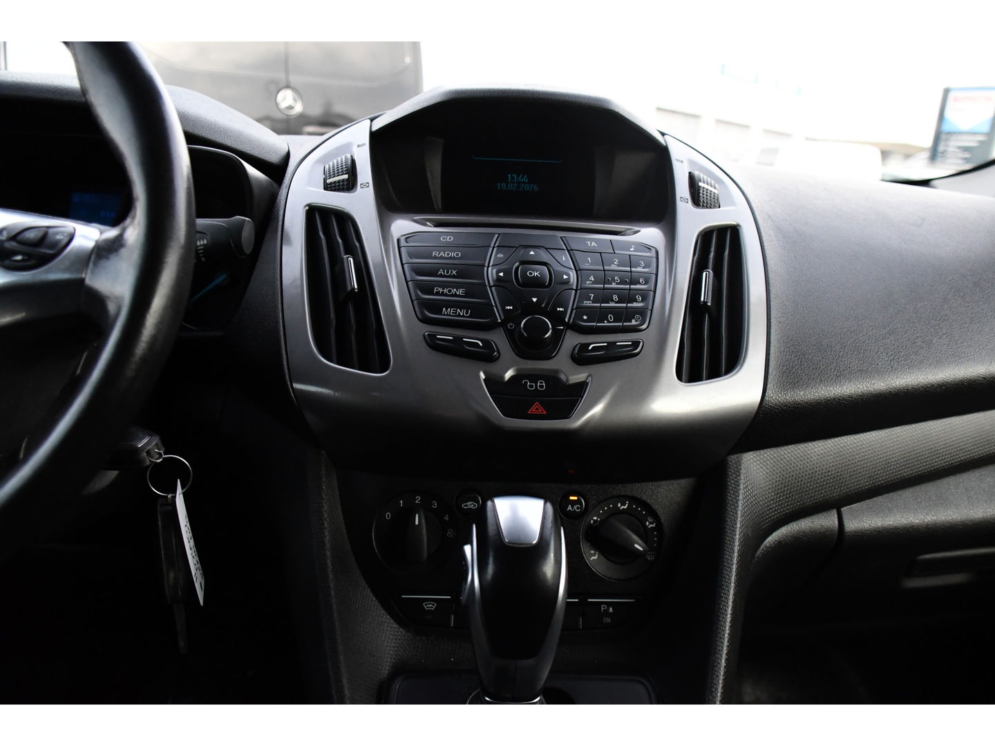 Ford Transit Connect 1.5 TDCI L1 PB Edition Cruise, 120pk, sensoren, Stoelverwarming, Trekhaak, Automaat, 3 zits, Airco, Uniek!