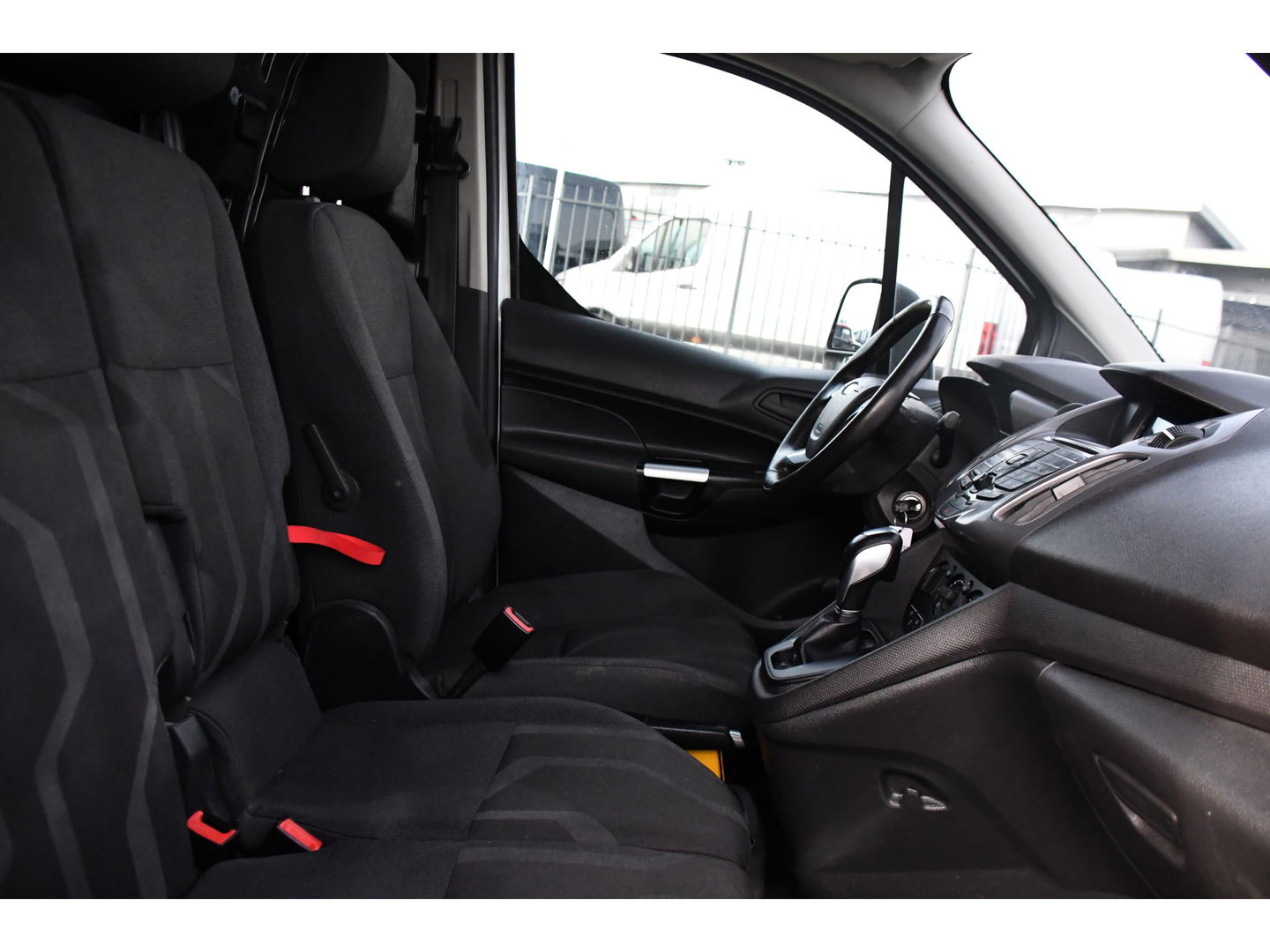 Ford Transit Connect 1.5 TDCI L1 PB Edition Cruise, 120pk, sensoren, Stoelverwarming, Trekhaak, Automaat, 3 zits, Airco, Uniek!