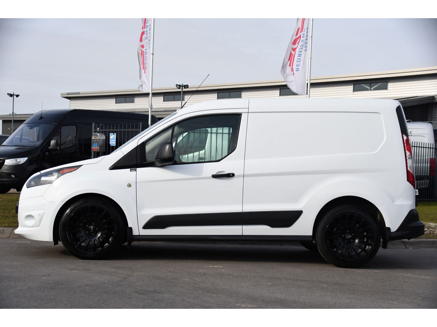 Ford Transit Connect 1.5 TDCI L1 PB Edition Cruise, 120pk, sensoren, Stoelverwarming, Trekhaak, Automaat, 3 zits, Airco, Uniek!