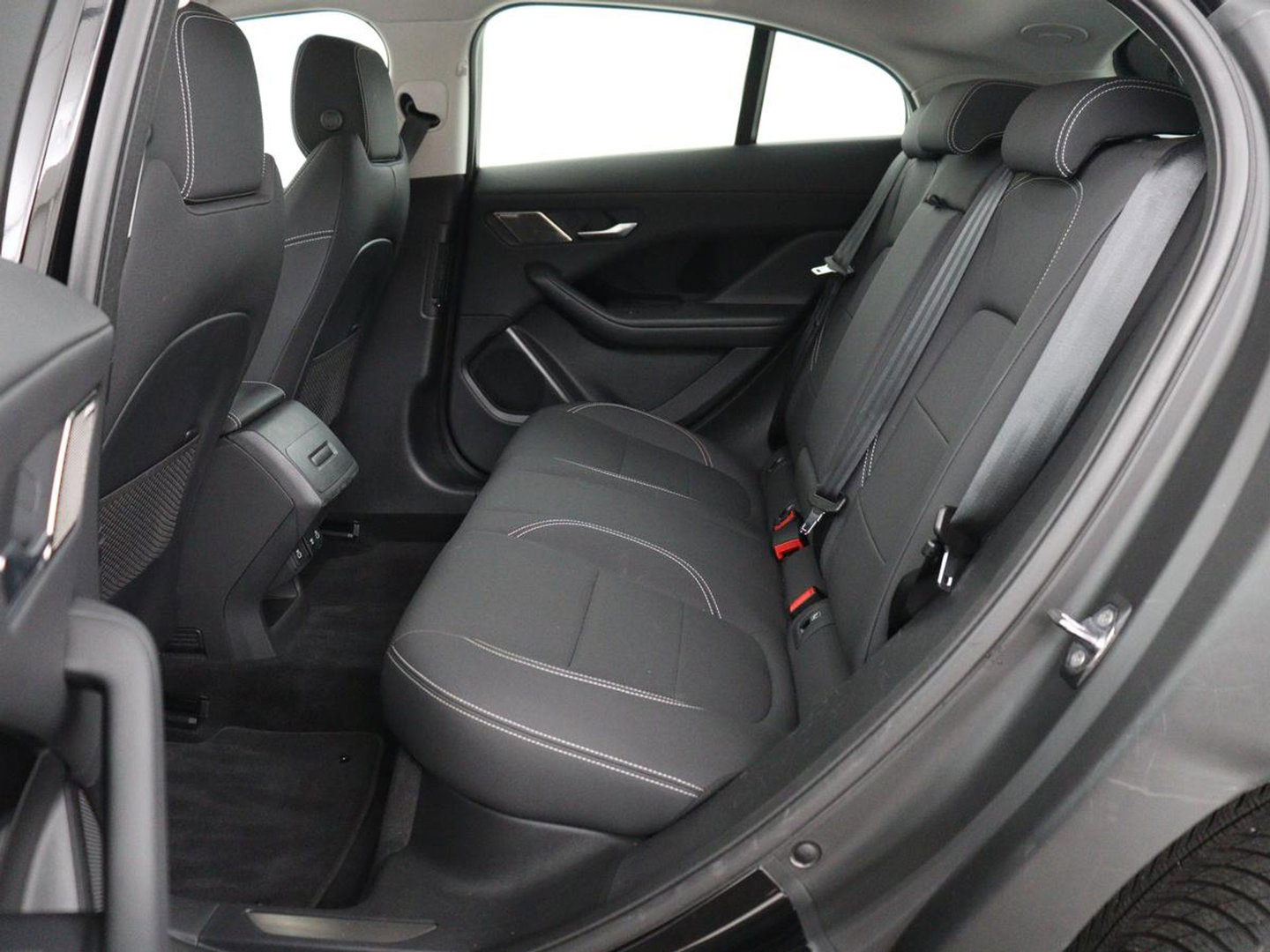 Jaguar I-PACE EV320 S Business Pack 90kWh | SOH 91% | Stoelverwarming | 360 Camera | Carplay | Meridian Surround | Full LED | Navigatie