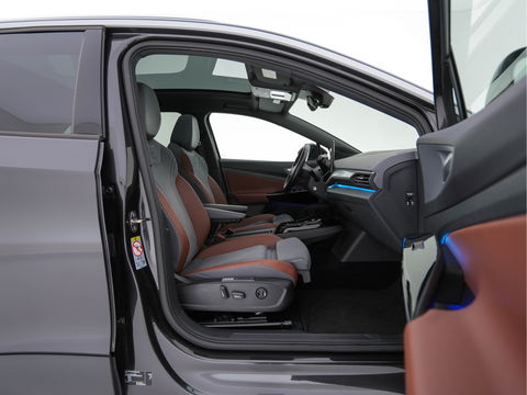 Volkswagen ID.4 First Max 77 kWh [ 3-Fase ] {SOH-81%} (INCL.BTW) Aut. *PANO | HEAD-UP | LEATHER-FABRIC | FULL-LED | MEMORY-PACK | TOP-VIEW | BLIND-SPOT | HEATED-SPORTSEATS | DIGI-COCKPIT | DAB+ | 19''ALU*
