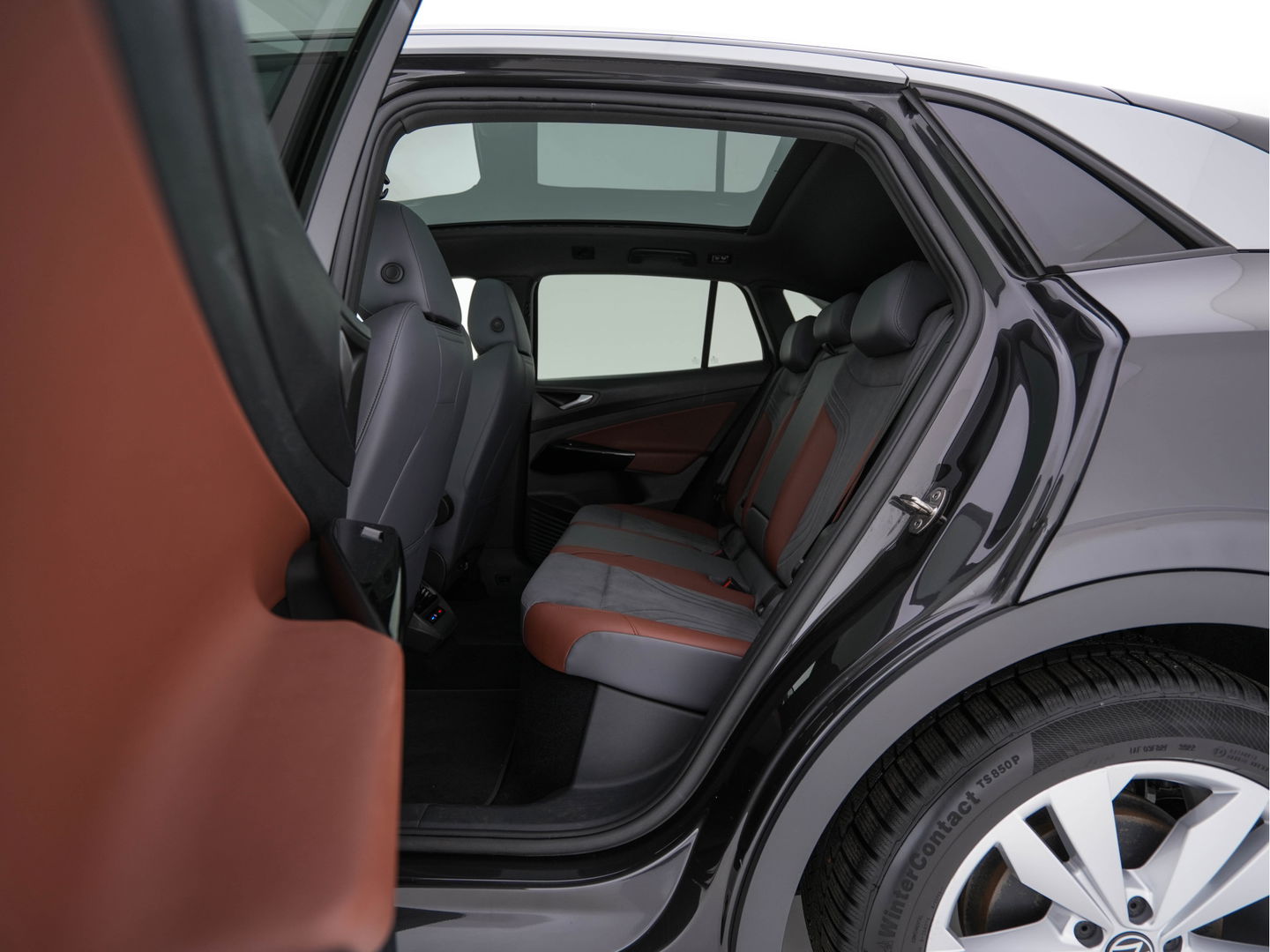 Volkswagen ID.4 First Max 77 kWh [ 3-Fase ] {SOH-81%} (INCL.BTW) Aut. *PANO | HEAD-UP | LEATHER-FABRIC | FULL-LED | MEMORY-PACK | TOP-VIEW | BLIND-SPOT | HEATED-SPORTSEATS | DIGI-COCKPIT | DAB+ | 19''ALU*