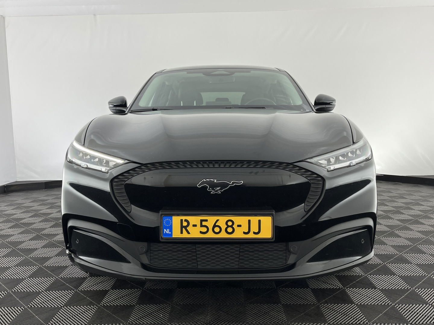 Ford Mustang Mach-E RWD 75 kWh [ 3-Fase-11kW ] {SOH-83%} (INCL-BTW)  Aut. *LEATHER | FULL-LED | DAB | DIGI-COCKPIT | KEYLESS | NAVI-FULLMAP | CARPLAY | HEATED-COMFORTSEATS | TOPVIEW | ADAPTIVE-CRUISE | PRIVACY-GLASS | 18'' ALU*