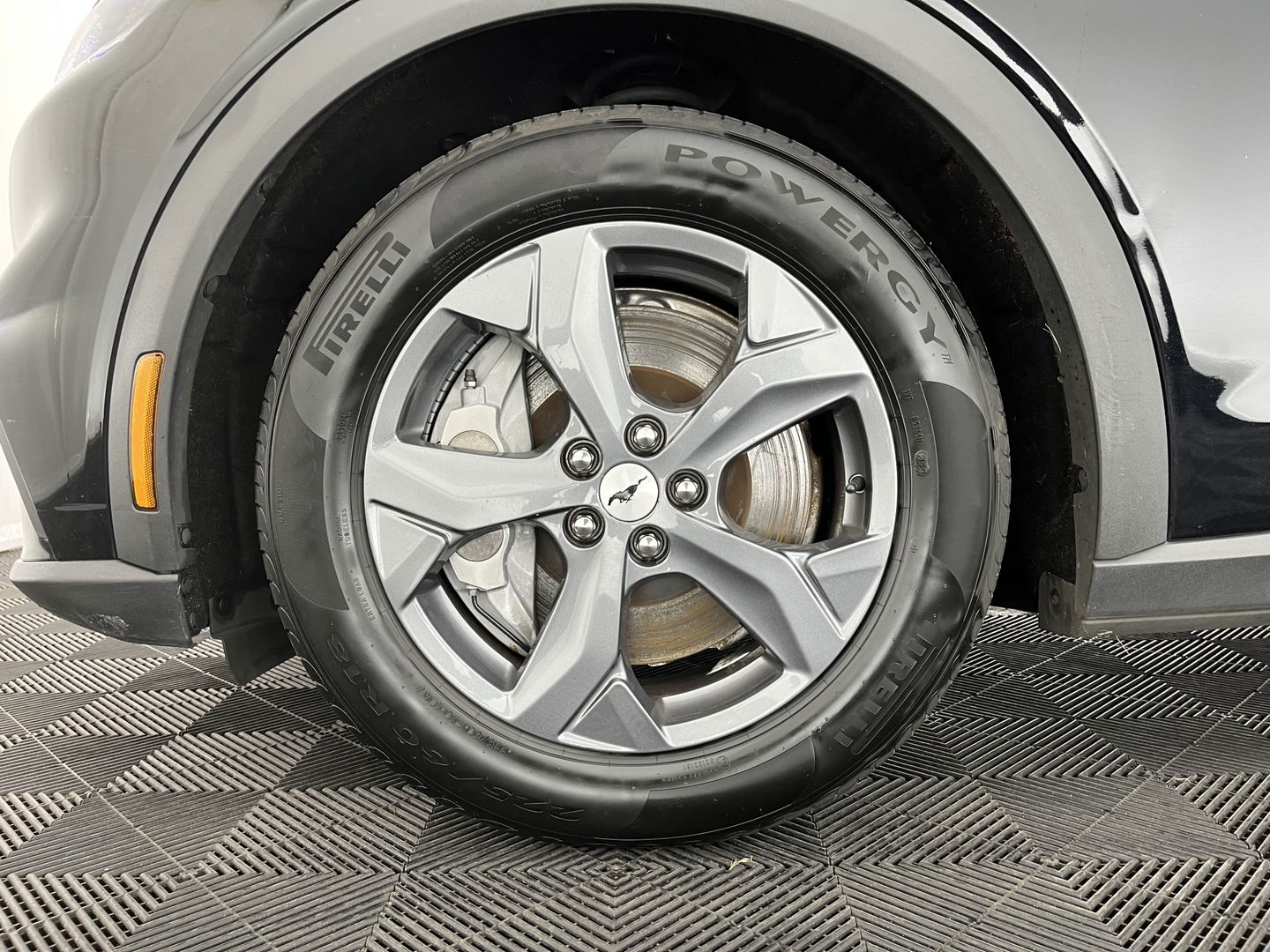 Ford Mustang Mach-E RWD 75 kWh [ 3-Fase-11kW ] {SOH-83%} (INCL-BTW)  Aut. *LEATHER | FULL-LED | DAB | DIGI-COCKPIT | KEYLESS | NAVI-FULLMAP | CARPLAY | HEATED-COMFORTSEATS | TOPVIEW | ADAPTIVE-CRUISE | PRIVACY-GLASS | 18'' ALU*