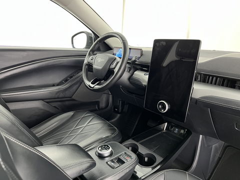 Ford Mustang Mach-E RWD 75 kWh [ 3-Fase-11kW ] {SOH-83%} (INCL-BTW)  Aut. *LEATHER | FULL-LED | DAB | DIGI-COCKPIT | KEYLESS | NAVI-FULLMAP | CARPLAY | HEATED-COMFORTSEATS | TOPVIEW | ADAPTIVE-CRUISE | PRIVACY-GLASS | 18'' ALU*