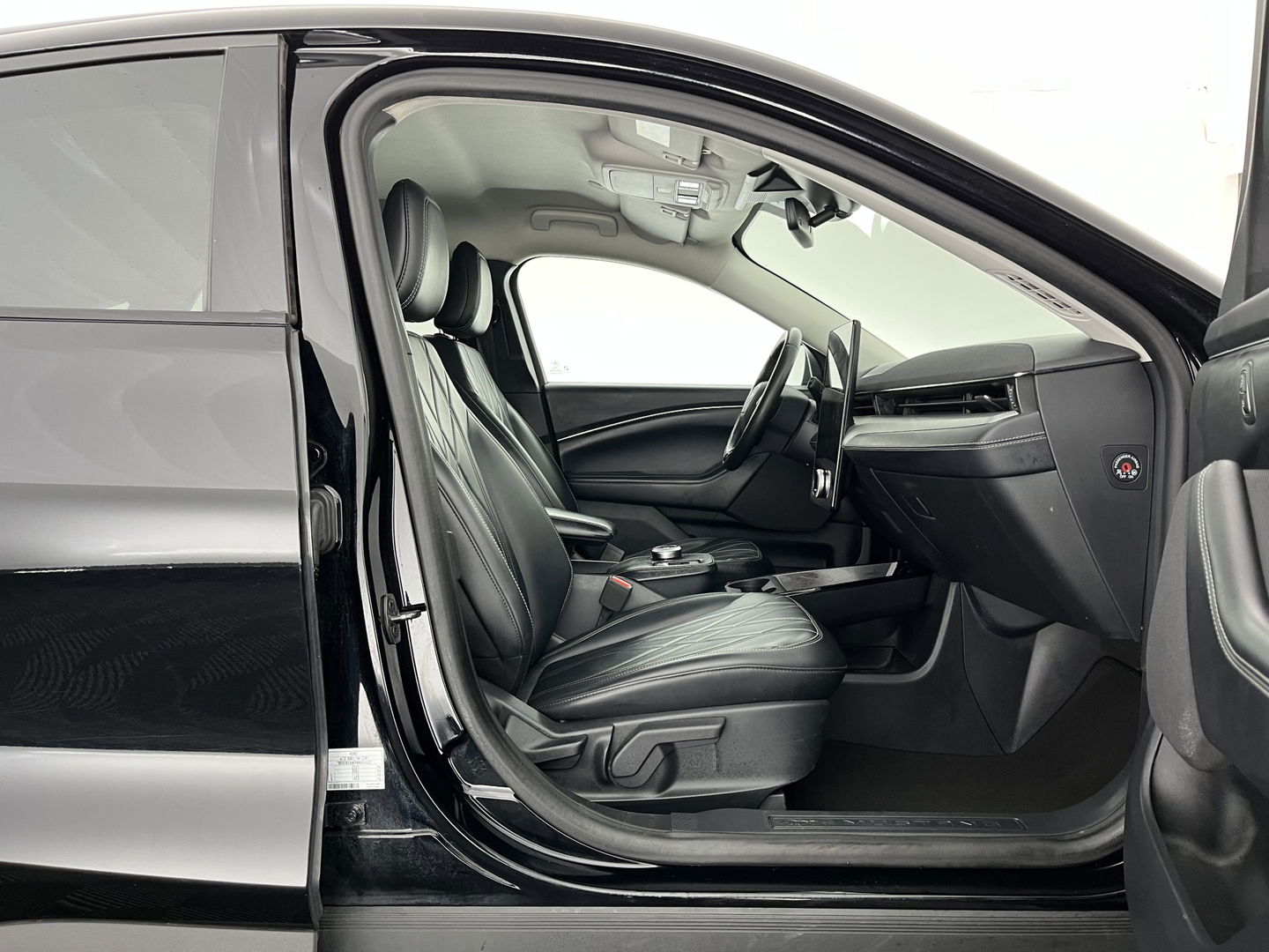 Ford Mustang Mach-E RWD 75 kWh [ 3-Fase-11kW ] {SOH-83%} (INCL-BTW)  Aut. *LEATHER | FULL-LED | DAB | DIGI-COCKPIT | KEYLESS | NAVI-FULLMAP | CARPLAY | HEATED-COMFORTSEATS | TOPVIEW | ADAPTIVE-CRUISE | PRIVACY-GLASS | 18'' ALU*