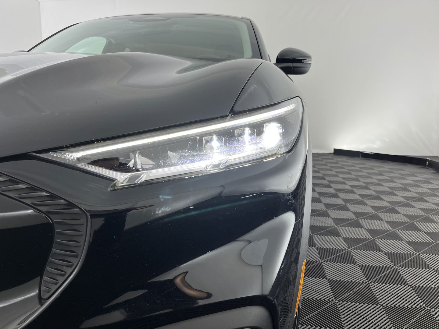 Ford Mustang Mach-E RWD 75 kWh [ 3-Fase-11kW ] {SOH-83%} (INCL-BTW)  Aut. *LEATHER | FULL-LED | DAB | DIGI-COCKPIT | KEYLESS | NAVI-FULLMAP | CARPLAY | HEATED-COMFORTSEATS | TOPVIEW | ADAPTIVE-CRUISE | PRIVACY-GLASS | 18'' ALU*