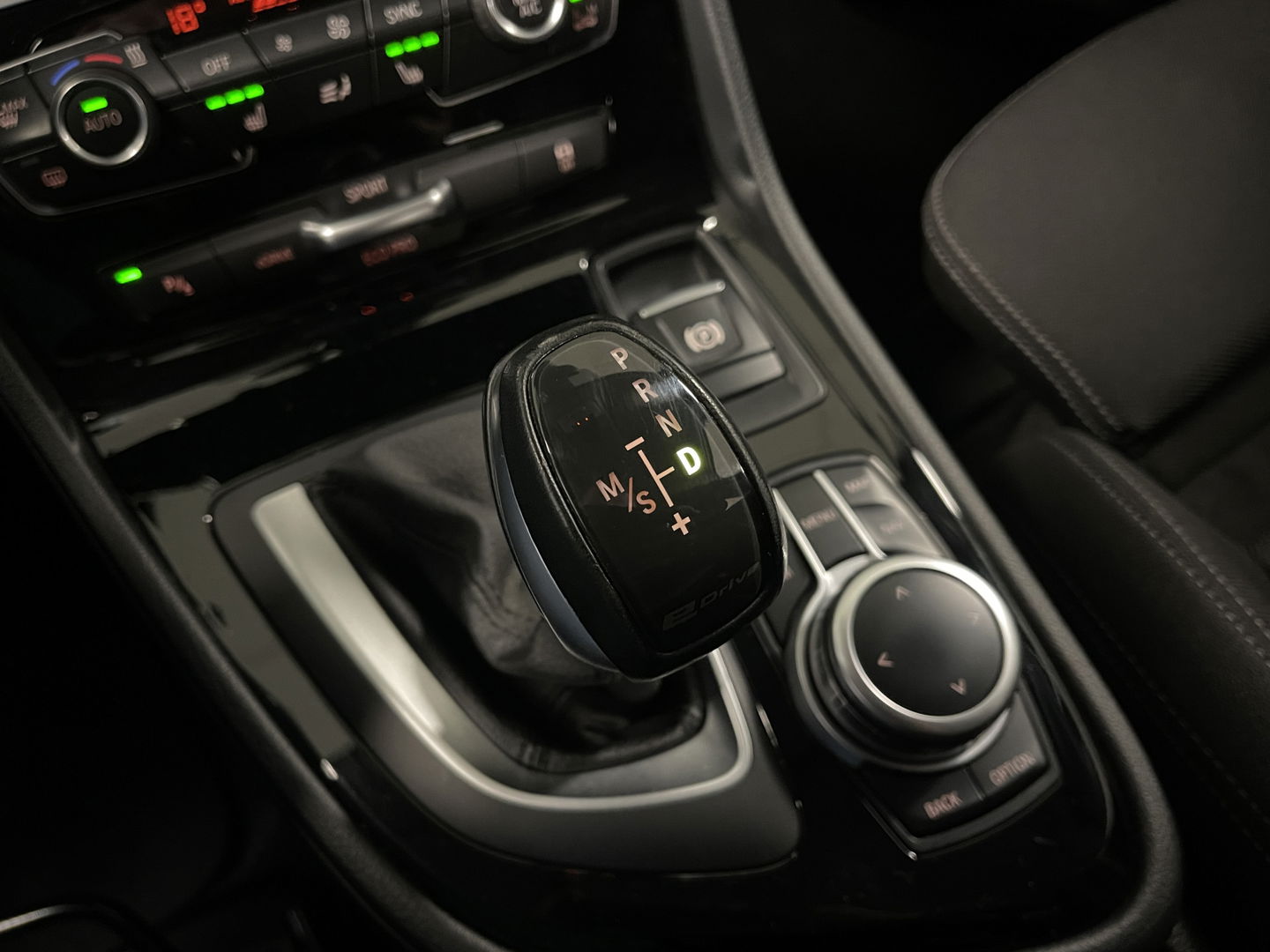 BMW 2 Serie Active Tourer 225xe iPerformance High Executive | Rijmodus Regeling | Stuurwielverwarming | Stoelverwarming | Lane Assist | Spraakbediening |