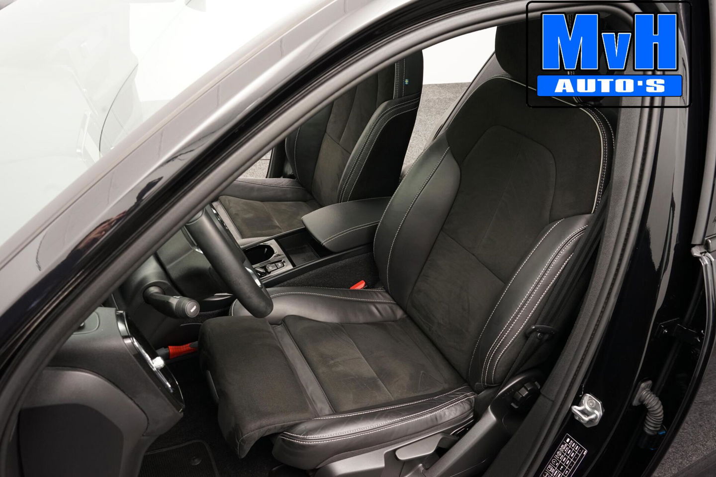 Volvo XC40 1.5 T5 Recharge R-Design|PANO|STOEL/STUUR.VERW|H/K.AUDIO