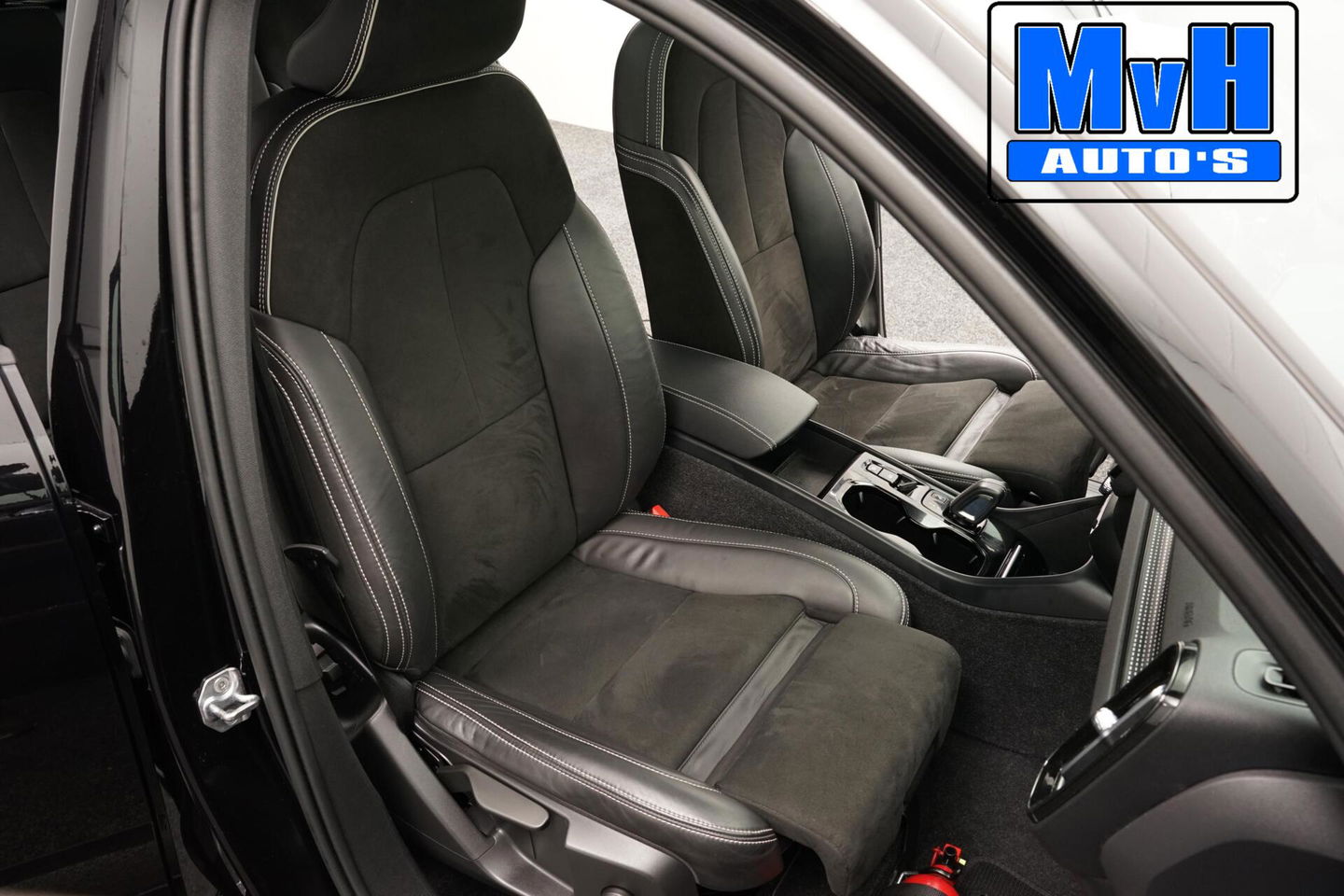 Volvo XC40 1.5 T5 Recharge R-Design|PANO|STOEL/STUUR.VERW|H/K.AUDIO