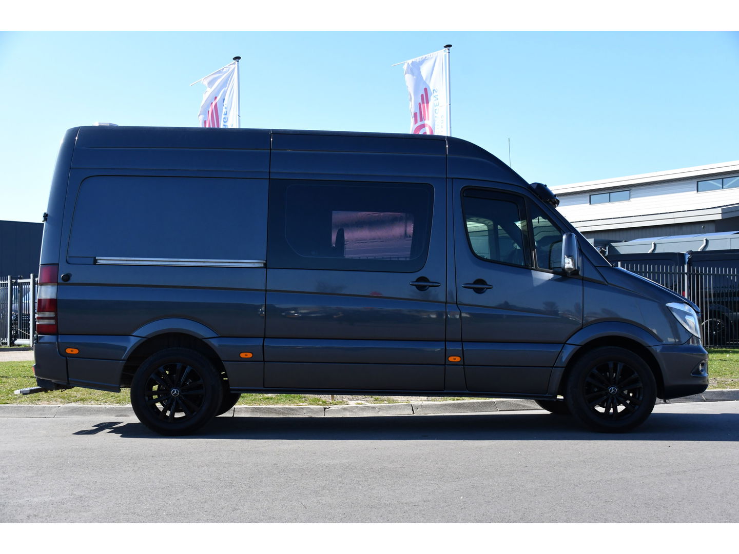 Mercedes-Benz Sprinter V6 319 3.0 L2H2 DC PB Edition Camera, Cruise, 3500KG Trekhaak, Stoelverwarming, Automaat, Multimedia, 190PK, Uniek!